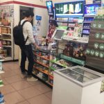 【悲報】スーパー店員なんだがうっとおしすぎる爺さんがいて困ってる…